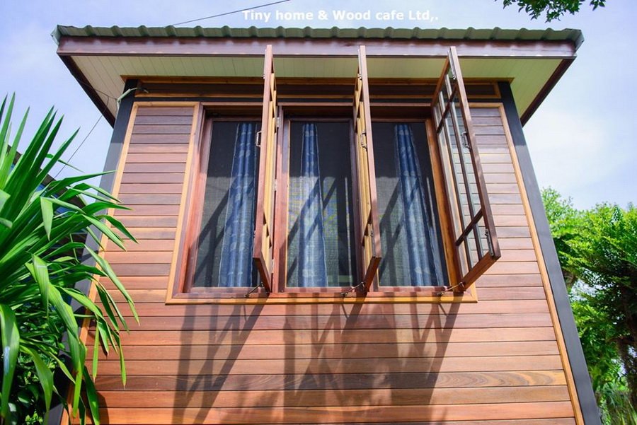 บ้านไม้น็อคดาวน์หลังเล็กในสวน บรรยากาศร่มรื่นเย็นสบาย เหมาะกับการพักผ่อนของวัยเกษียณ