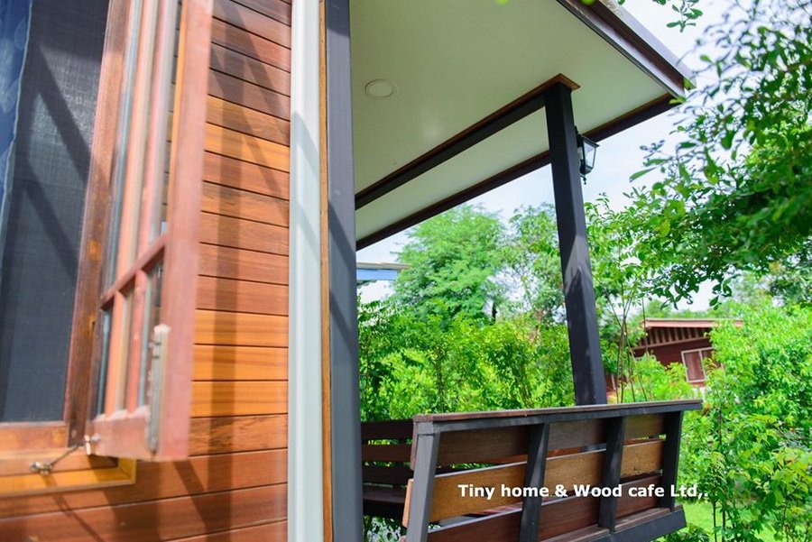 บ้านไม้น็อคดาวน์หลังเล็กในสวน บรรยากาศร่มรื่นเย็นสบาย เหมาะกับการพักผ่อนของวัยเกษียณ