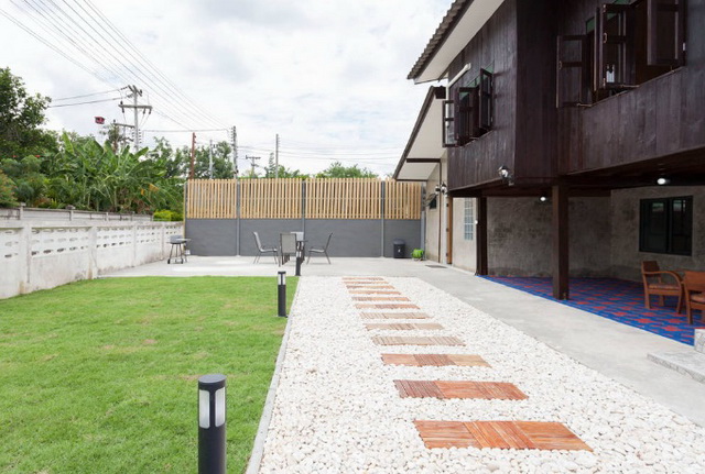 บ้านสไตล์ร่วมสมัย โครงสร้างไม้ผสมปูน ผสานกลิ่นอายแบบบ้านดั้งเดิม