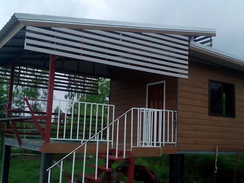 สร้างบ้านงบไม่ถึงแสน บ้านทรงใต้ถุนขนาดเล็กพร้อมระเบียงรับลม กับงบประมาณเพียง 85000 บาท