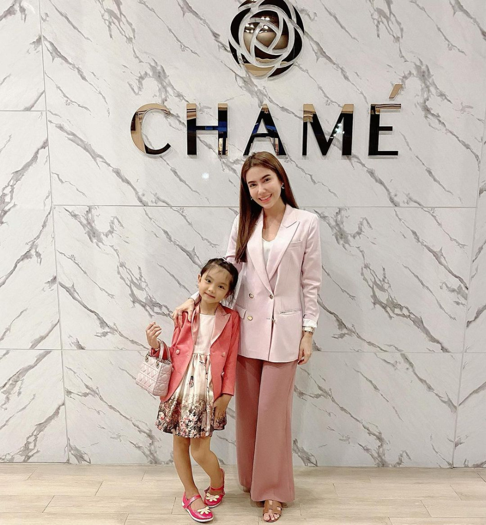 เปิดออฟฟิศ “เชียร์ ทิฆัมพร” ที่ร่วมหุ้นกับเพื่อนรัก “การ์ตูน” สร้างพื้นที่ความสุขให้พนักงาน