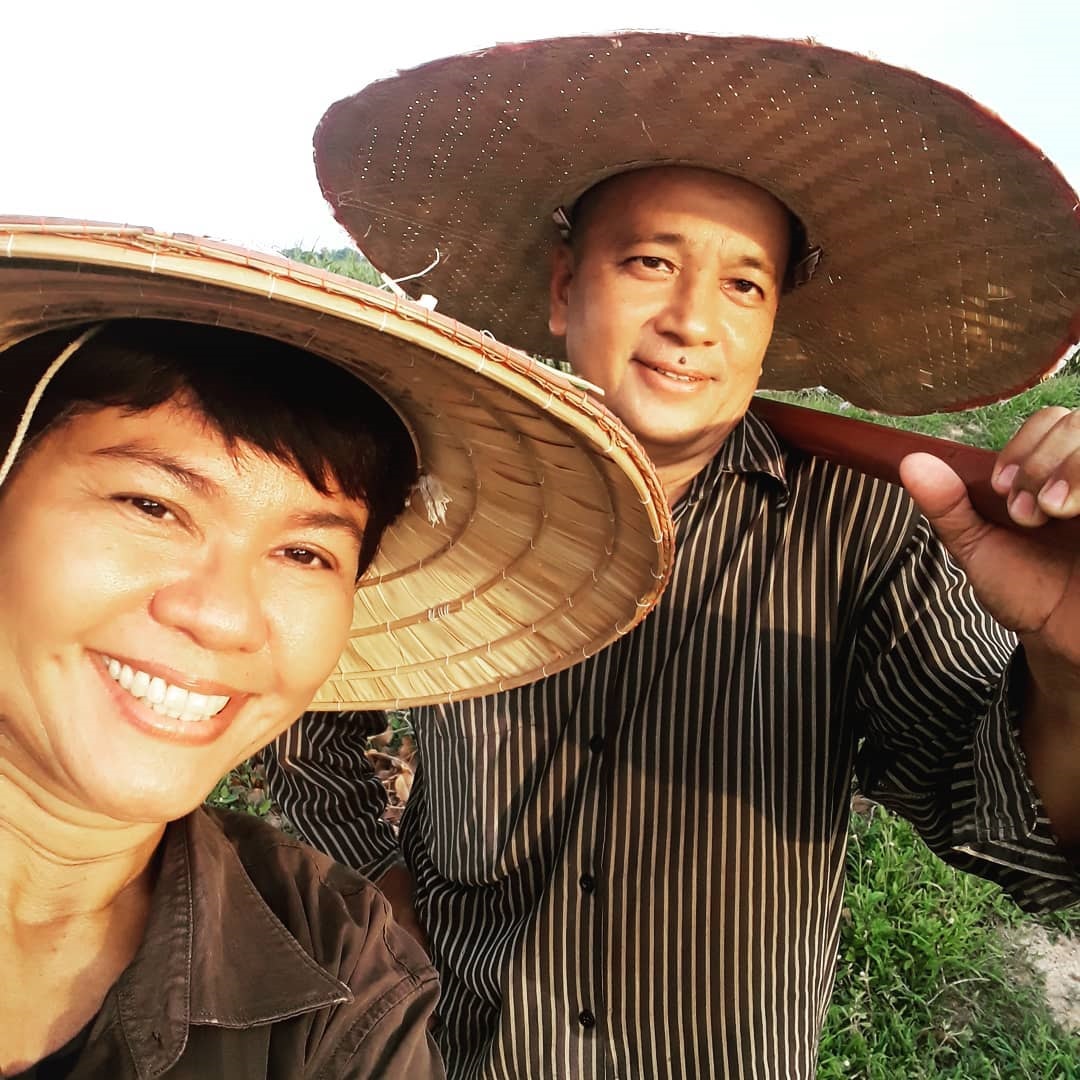 ไร่นาสวนผสมของ “เปา เปาวลี” ที่จังหวัดสุพรรณฯ เลี้ยงไก่ เลี้ยงวัว ปลูกข้าว จัดเต็ม