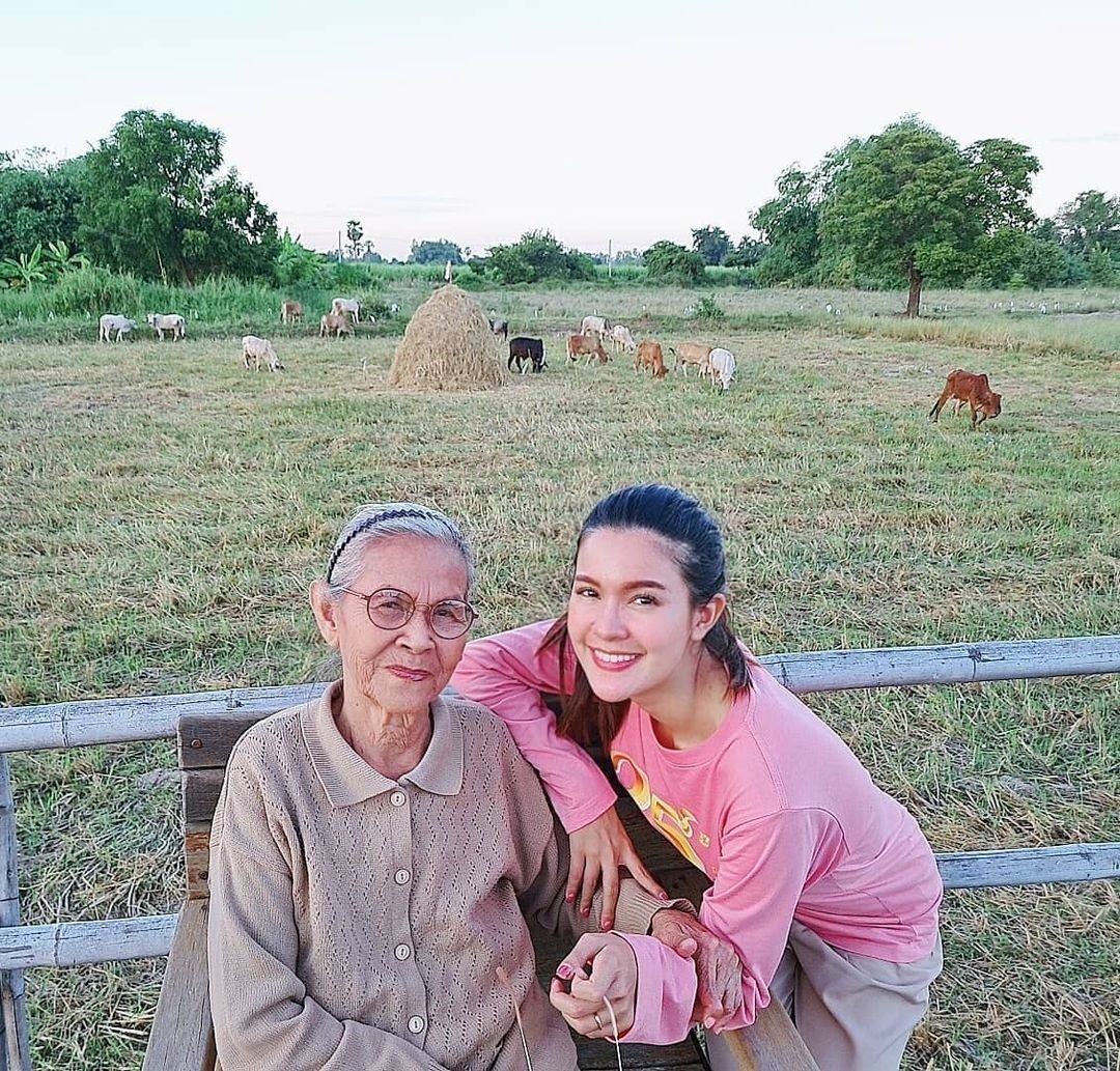 ไร่นาสวนผสมของ “เปา เปาวลี” ที่จังหวัดสุพรรณฯ เลี้ยงไก่ เลี้ยงวัว ปลูกข้าว จัดเต็ม