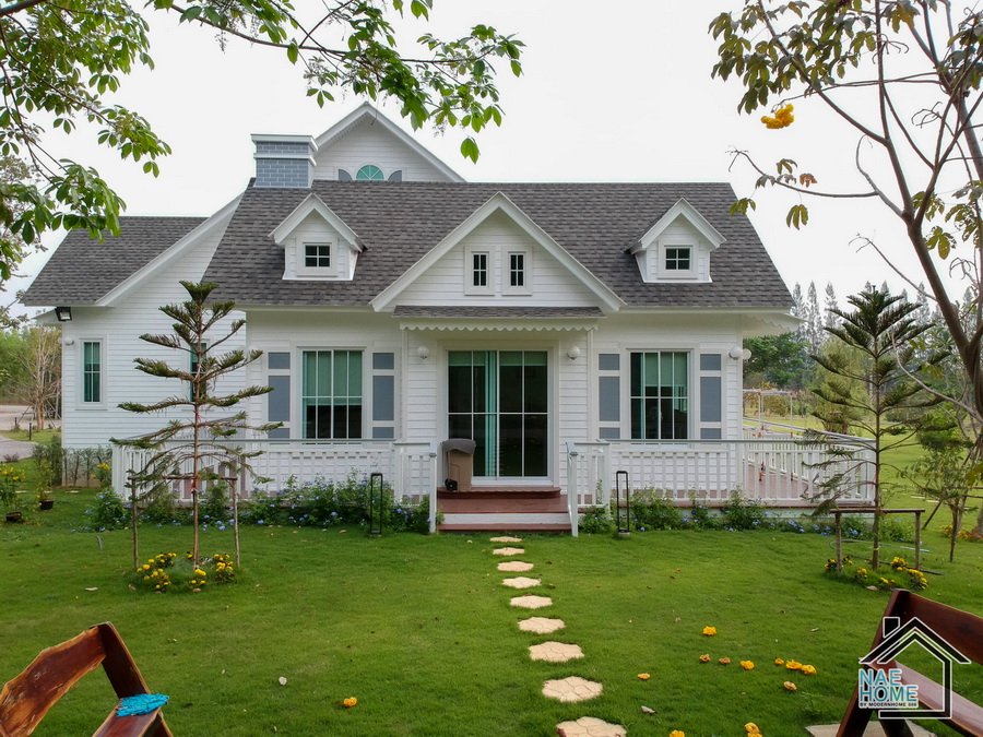 บ้านสไตล์อิงลิชคันทรี พร้อมเรือนรับรองแยก 4 ห้องนอน 4 ห้องน้ำ พื้นที่ใช้สอย 355 ตรม