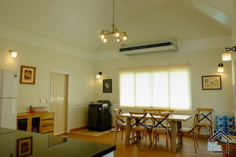 บ้านสไตล์อิงลิชคันทรี พร้อมเรือนรับรองแยก 4 ห้องนอน 4 ห้องน้ำ พื้นที่ใช้สอย 355 ตรม