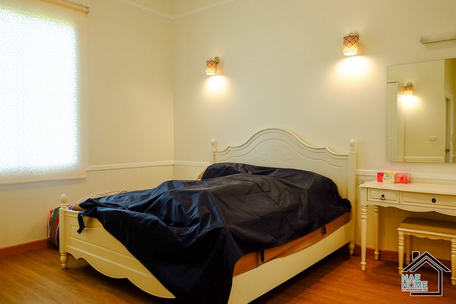 บ้านสไตล์อิงลิชคันทรี พร้อมเรือนรับรองแยก 4 ห้องนอน 4 ห้องน้ำ พื้นที่ใช้สอย 355 ตรม