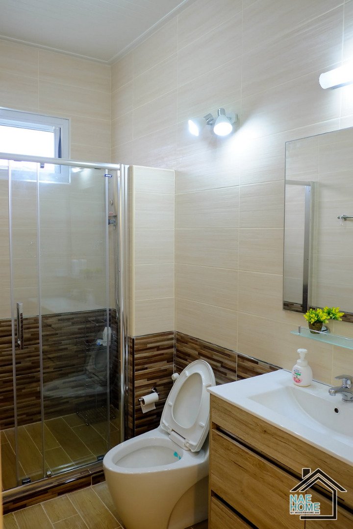 บ้านสไตล์อิงลิชคันทรี พร้อมเรือนรับรองแยก 4 ห้องนอน 4 ห้องน้ำ พื้นที่ใช้สอย 355 ตรม