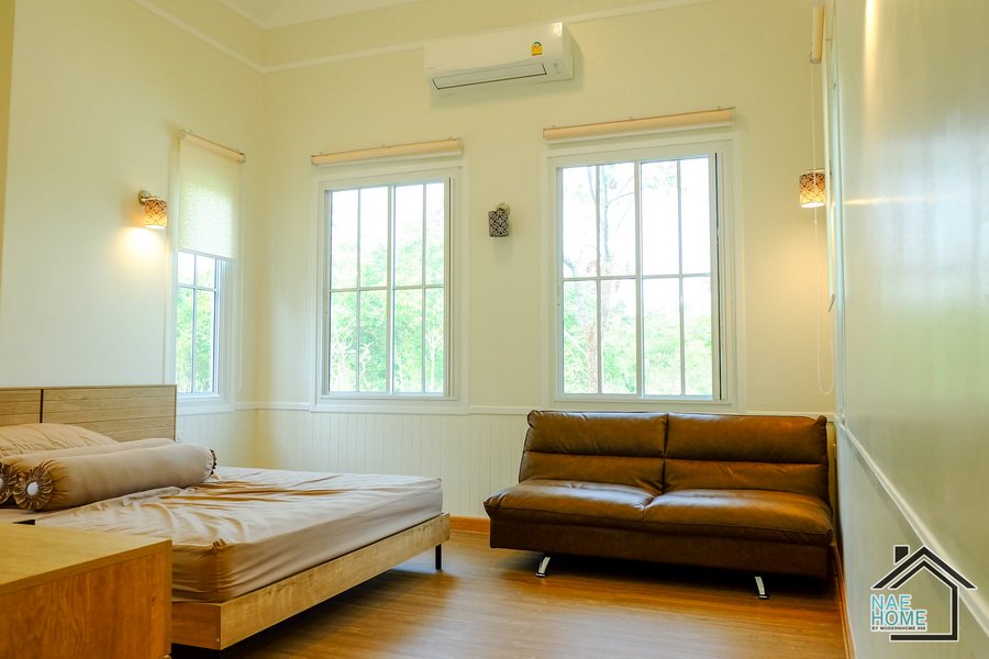 บ้านสไตล์อิงลิชคันทรี พร้อมเรือนรับรองแยก 4 ห้องนอน 4 ห้องน้ำ พื้นที่ใช้สอย 355 ตรม