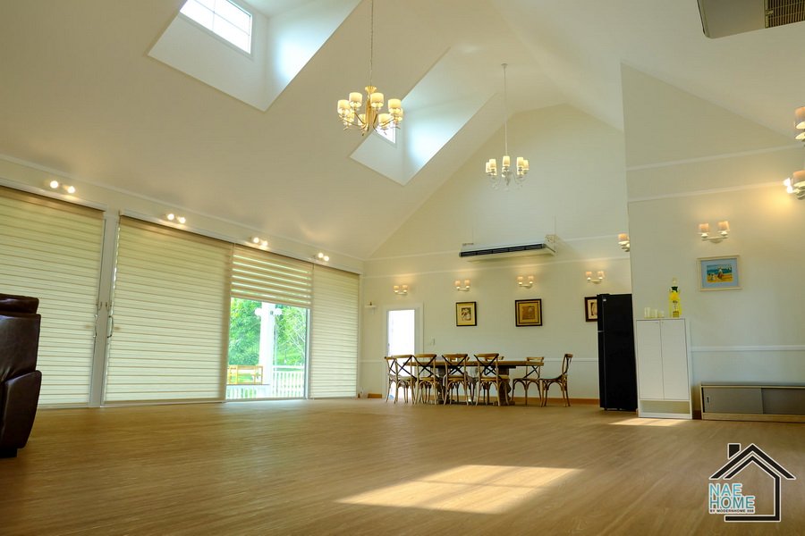 บ้านสไตล์อิงลิชคันทรี พร้อมเรือนรับรองแยก 4 ห้องนอน 4 ห้องน้ำ พื้นที่ใช้สอย 355 ตรม