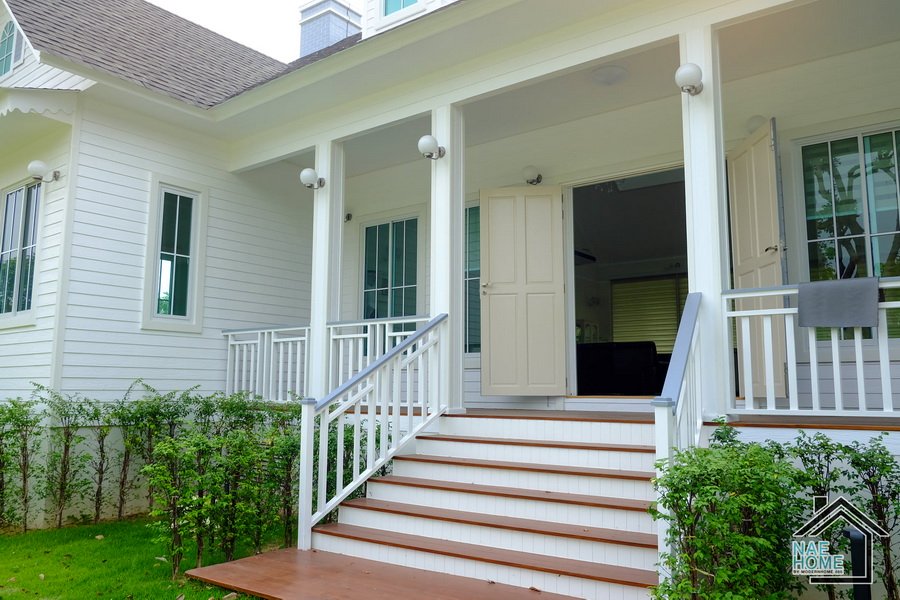 บ้านสไตล์อิงลิชคันทรี พร้อมเรือนรับรองแยก 4 ห้องนอน 4 ห้องน้ำ พื้นที่ใช้สอย 355 ตรม