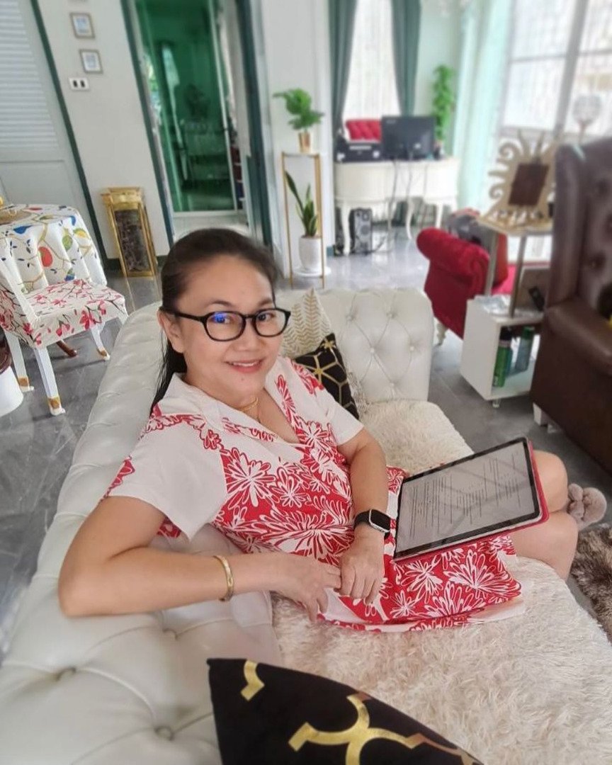 "บ้านน้อง พรสุดา" อดีตนางเอกยุค 90 กับชีวิตภริยานักการทูต และการผันตัวเป็นผู้จัดละคร