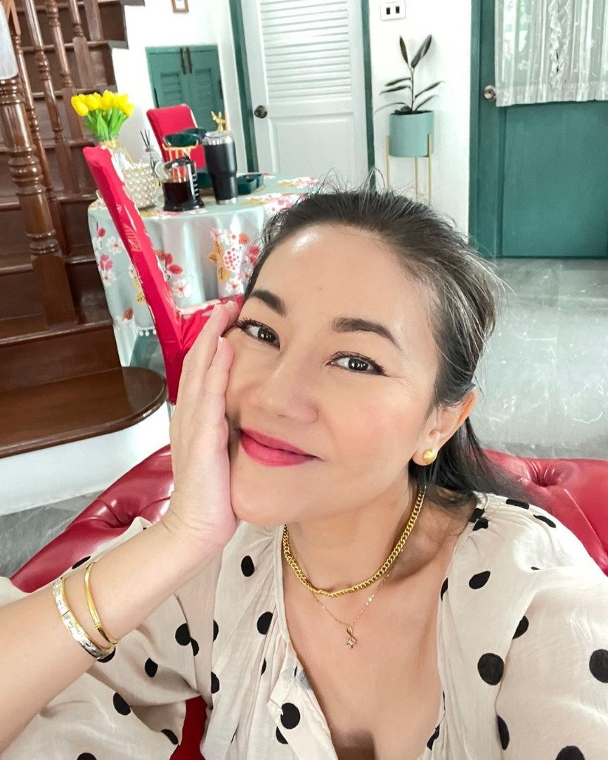 "บ้านน้อง พรสุดา" อดีตนางเอกยุค 90 กับชีวิตภริยานักการทูต และการผันตัวเป็นผู้จัดละคร