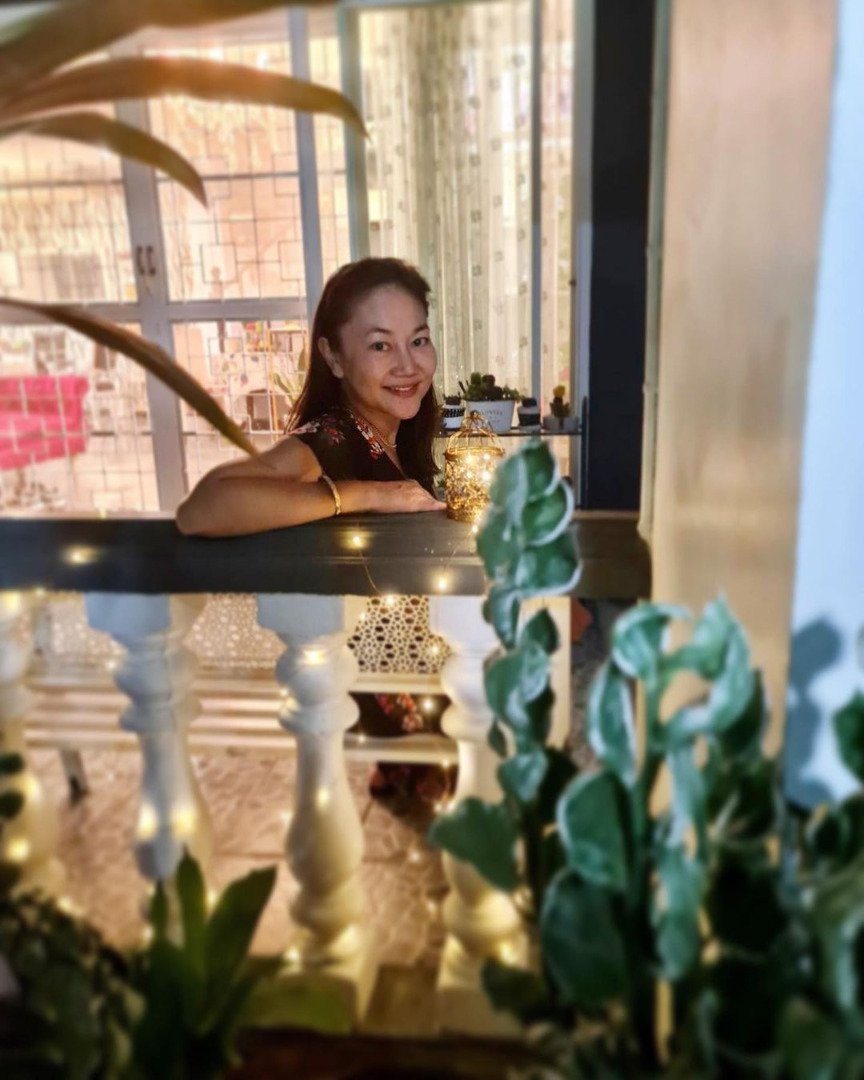 "บ้านน้อง พรสุดา" อดีตนางเอกยุค 90 กับชีวิตภริยานักการทูต และการผันตัวเป็นผู้จัดละคร