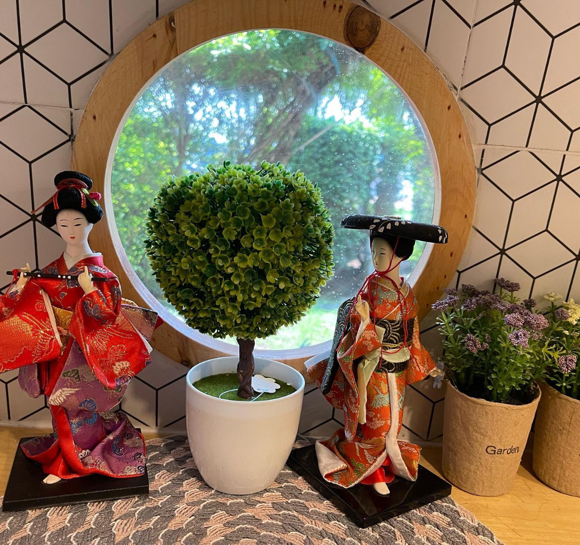 ไอเดียเจ๋ง สาวเปลี่ยนรถตู้เป็นรถบ้าน ตกแต่งน่ารัก อยากเที่ยวเมื่อไร ล้อหมุนได้เลย