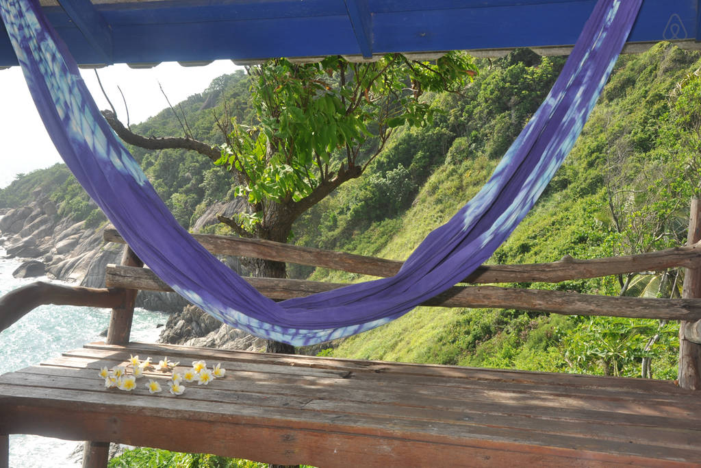 ห้องนอนบังกะโล ก่อสร้างอย่างเรียบง่าย ภายใต้บรรยากาศริมทะเล