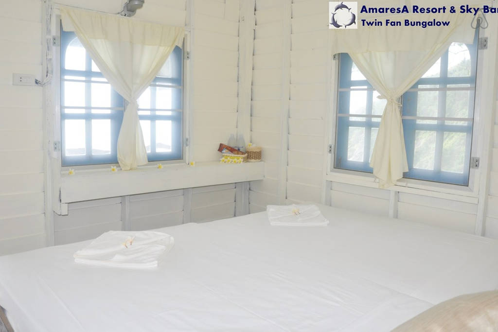 ห้องนอนบังกะโล ก่อสร้างอย่างเรียบง่าย ภายใต้บรรยากาศริมทะเล