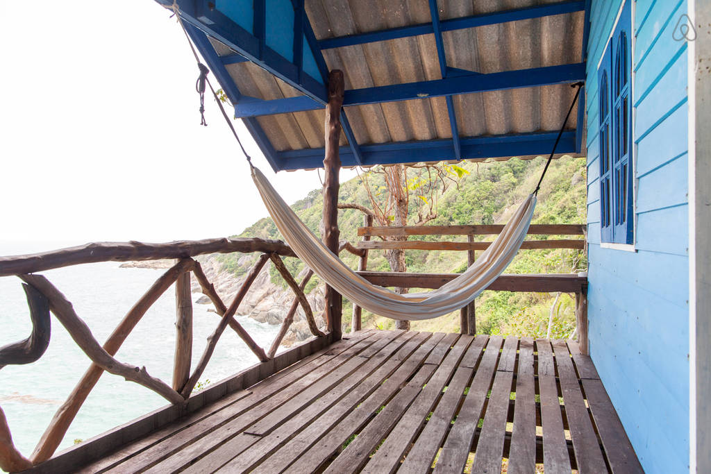 ห้องนอนบังกะโล ก่อสร้างอย่างเรียบง่าย ภายใต้บรรยากาศริมทะเล