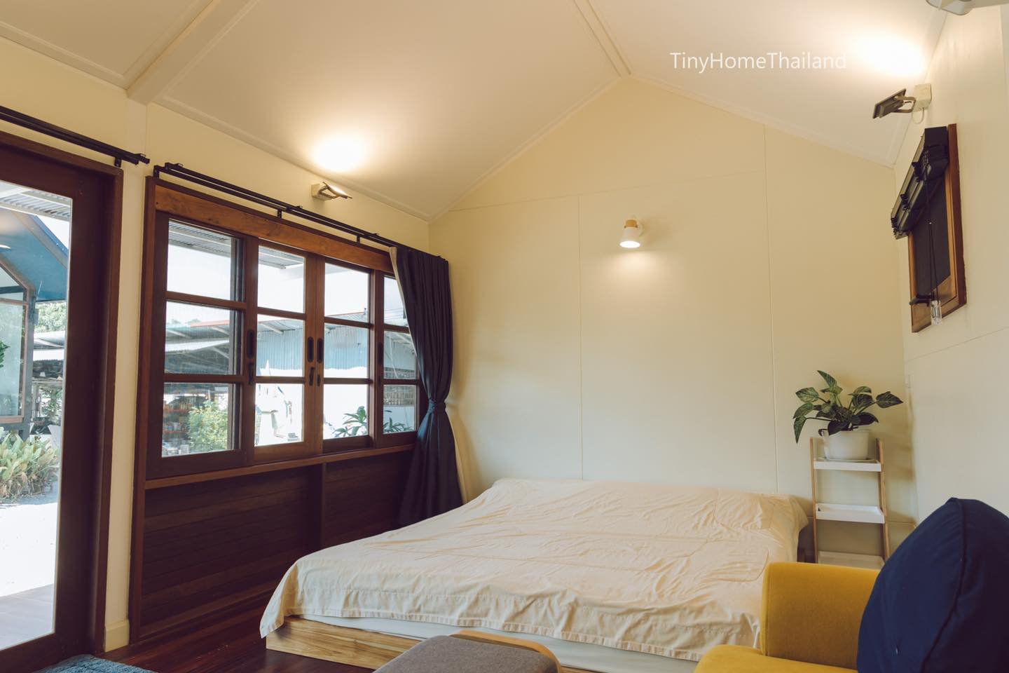 บ้านน็อคดาวน์หลังเล็กแนวมินิมอล อบอุ่นด้วยผนังไม้ 1 ห้องนอน 1 ห้องน้ำ พื้นที่ 28 ตรม งบ 3 แสนกว่า ๆ