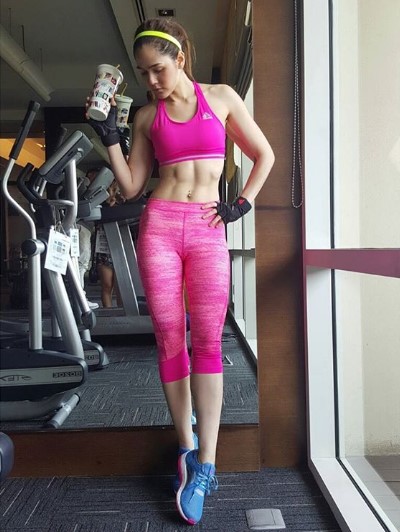 ชมพู่ อารยา