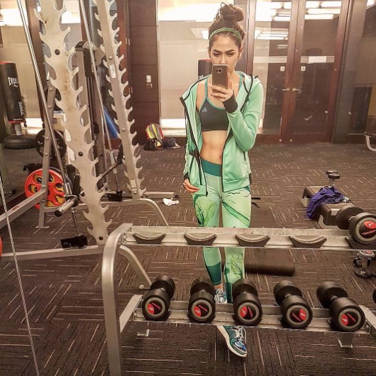 ชมพู่ อารยา