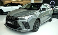 ภาพคันจริง Toyota YARIS 2022 รุ่น 60 ปี หุ้มสีเทา Laminated Grey จำกัดโชว์รูมละ 1 คัน