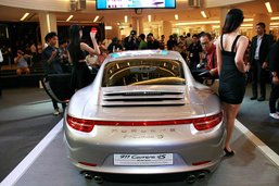 Porsche 911 Carrera 4 S อยากแรงมั่นใจ ต้องจ่าย 17 ล้าน