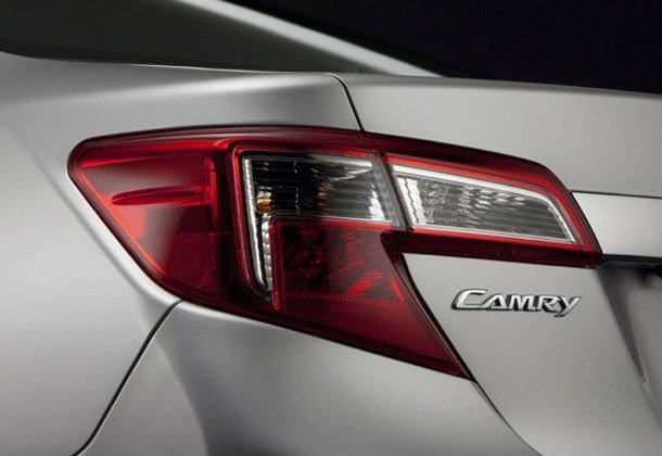 Toyota Camry 2012 ..เผยอีกทีกับบั้นท้ายงามๆ