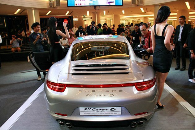 Porsche 911 Carrera 4 S อยากแรงมั่นใจ ต้องจ่าย 17 ล้าน