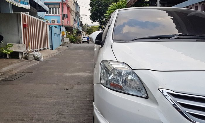 ระวัง! 'จอดรถขวางหน้าบ้าน' มีความผิดตามกฎหมายชัวร์