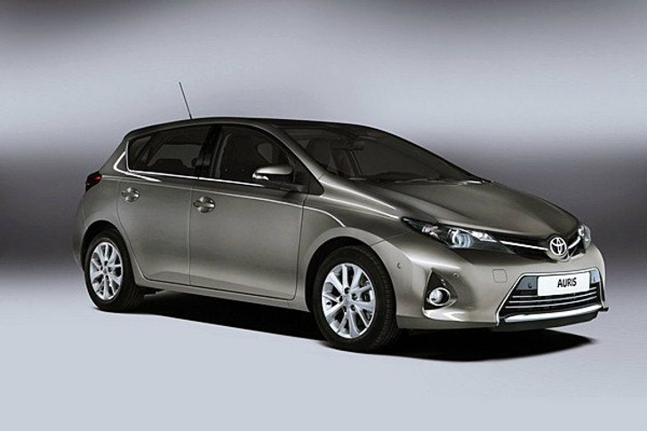 2013 Toyota Auris สปอร์ตมากขึ้นในเส้นสายใหม่