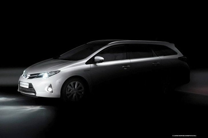 2013 Toyota Auris Tourer อีกทางเลือกของรถครอบครัว
