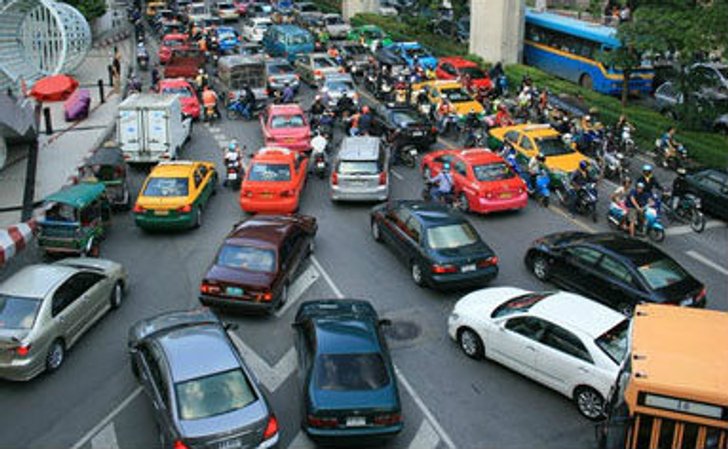 ปาด-เบียด- แทรก พึงสังวร จราจรเอาจริง!