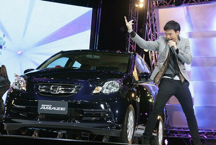 ตรวจแถวรถใหม่ Motor Expo 2012
