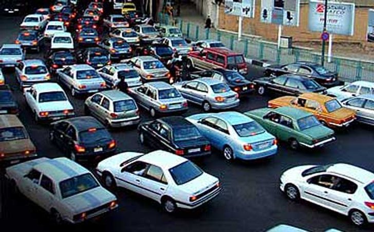 การขับรถผ่านทางร่วมทางแยกหรือวงเวียนจะต้องขับอย่างไร