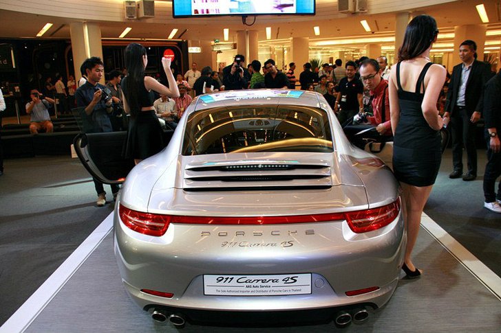 Porsche 911 Carrera 4 S อยากแรงมั่นใจ ต้องจ่าย 17 ล้าน