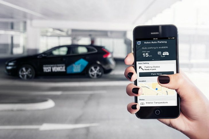 Volvo โชว์เหนือสั่งรถหาที่จอดเอง