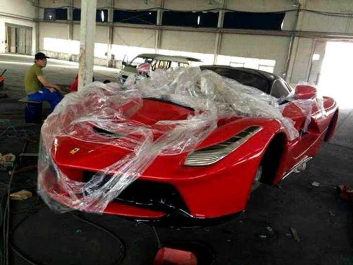 ทึ่ง! ขนาด Ferrari หรูถูกจีนเลียนแบบเหมือนของจริงเป๊ะ