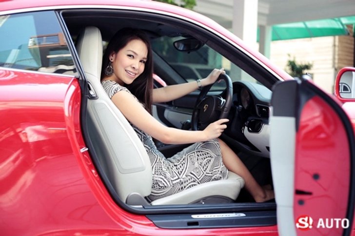 ยลโฉม 'Porsche 911 Carrera S' ของไฮโซสาว 'โอบอุ้ม' มูลค่ากว่า 13 ล้านบาท
