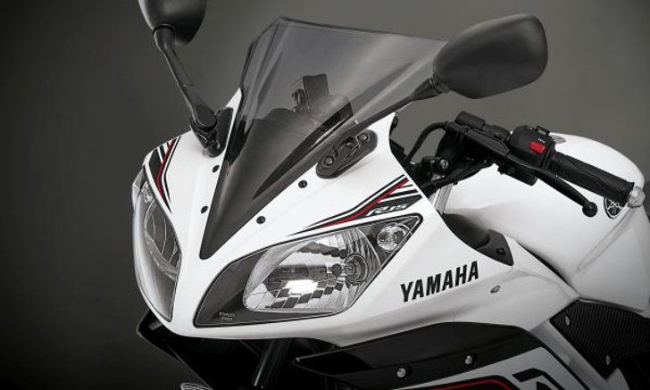 YZF-R15 โมเดล 2016 สปอร์ตขึ้นด้วย 3 สีใหม่ ปฐมบทแห่งความเร้าใจจาก R-SERIES