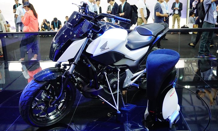 Honda Riding Assist และ UNI-CUB β ใหม่ล่าสุด เผยโฉมที่งาน CES ASIA 2017