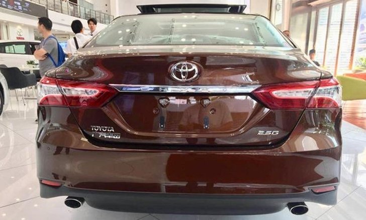 Toyota Camry 2018 โมเดลเชนจ์ใหม่ส่งตรงจากโชว์รูมประเทศจีน