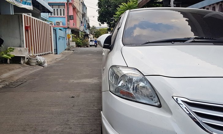 ระวัง! 'จอดรถขวางหน้าบ้าน' มีความผิดตามกฎหมายชัวร์