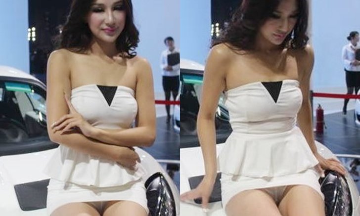 หวอโผล่! พริตตี้จีนมัวแต่โพสท่าจนของลับโผล่ในงานมอเตอร์โชว์