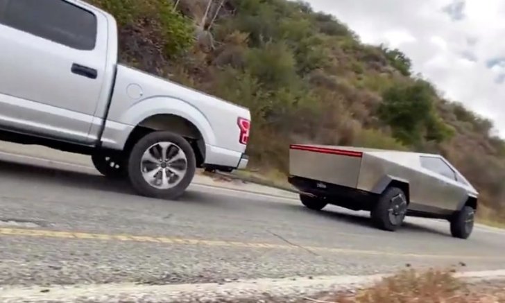 Ford แค่ขำๆ ปล่อย อีลอน มัสก์ แข่งต่อไปคนเดียวหลังศึกชักเย่อของ F-150 และ Cybertruck