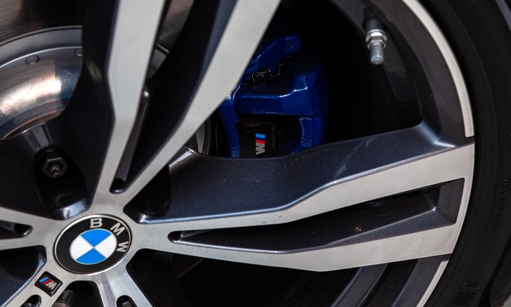 เพิ่มขึ้น 2 เท่า! BMW เสริมทีมผลิตมอเตอร์รถยนต์ไฟฟ้าที่เยอรมนี หวั่นโดนค่าปรับสุดโหด