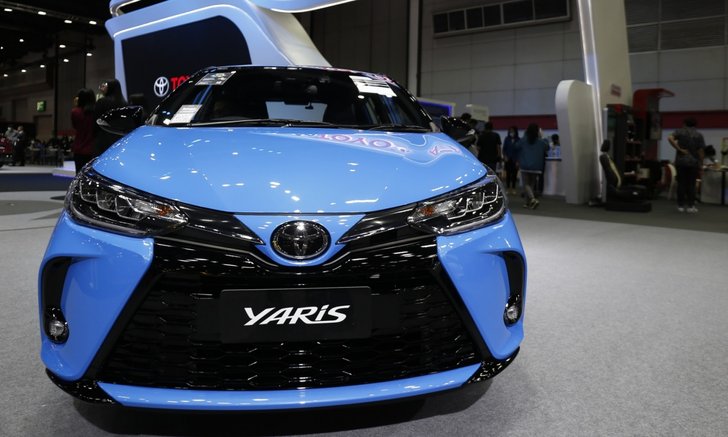 Big Motor Sale 2020 : ชมคันจริง Toyota Yaris Sport Premium ตัวถังฟ้าหลังคาดำ!
