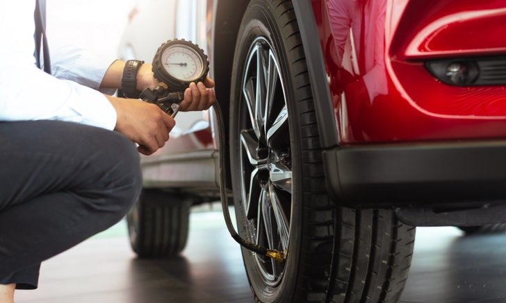 .ลมยางรถยนต์เติมกี่ปอนด์จึงจะดีที่สุด?.