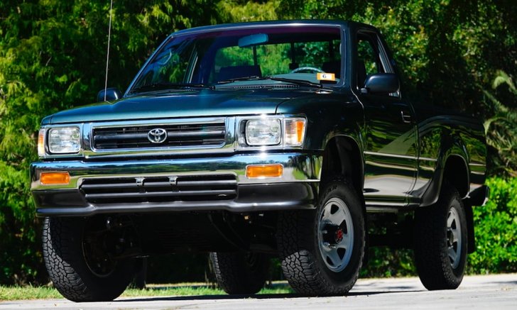 Toyota Hilux รุ่นปี 1993 ที่วิ่งไปเพียง 150 กม. ถูกขายได้ในราคา 2 ล้านบาท!