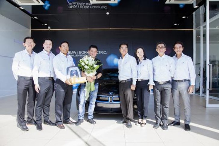 มิลเลนเนียม ออโต้ ส่งมอบ BMW i8 รถสปอร์ตระบบปลั๊ก-อินไฮบริดรุ่นแรกของโลก