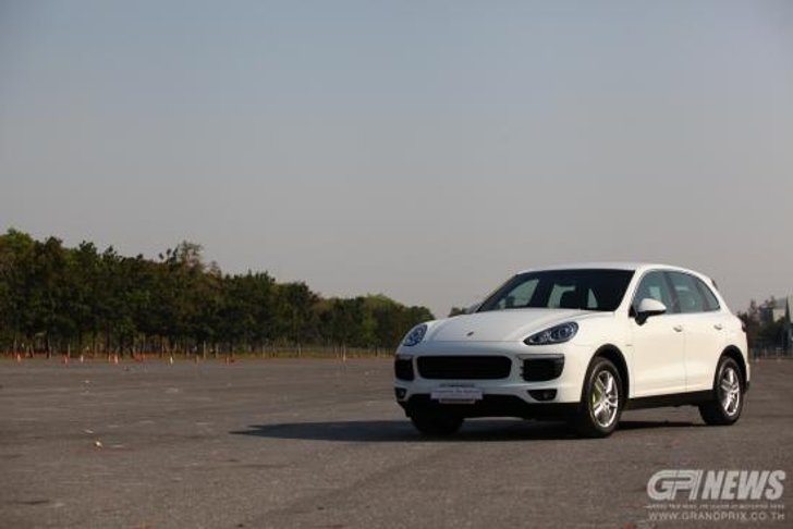Porsche Cayenne S E-Hybrid 416 แรงม้า หรู แรง ประหยัด 30 กม./ลิตร